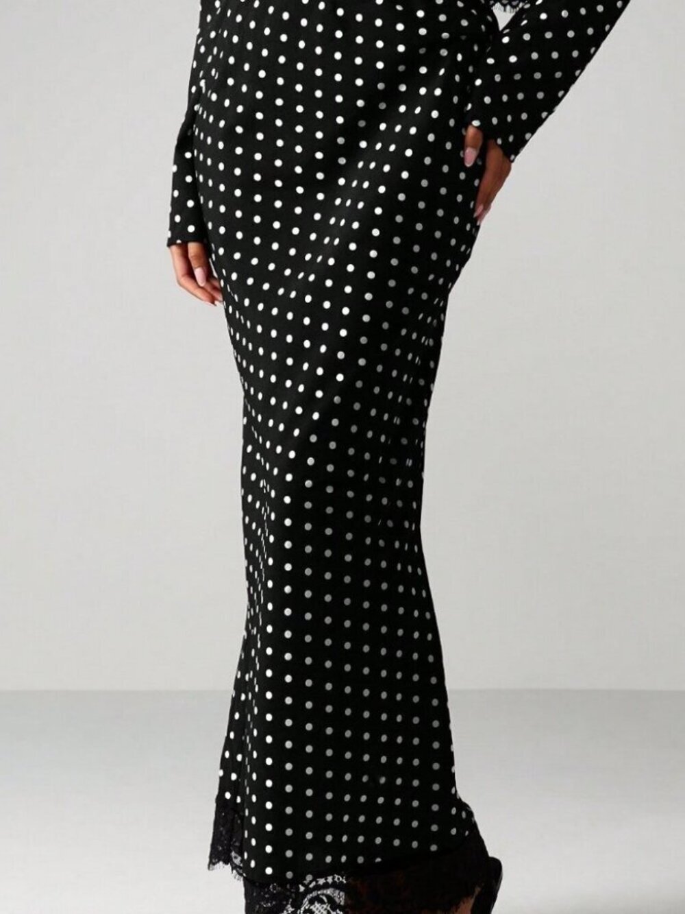 Elegant Black Women's Polka Dot Two Piece Set with Maxi Skirt - Picture 5 of 6